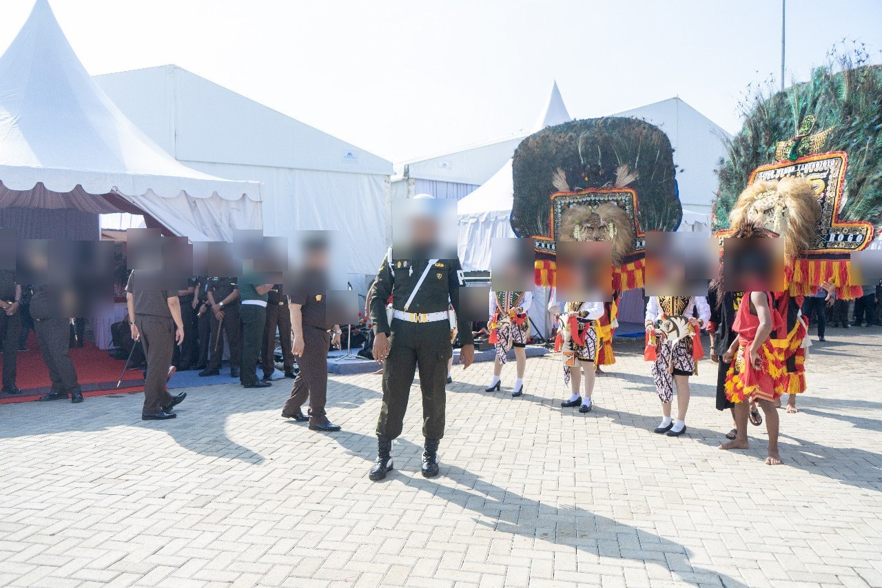 Tenda terpasang untuk acara resmi dengan pertunjukan Reog Ponorogo, Airesta Tent Mojokerto